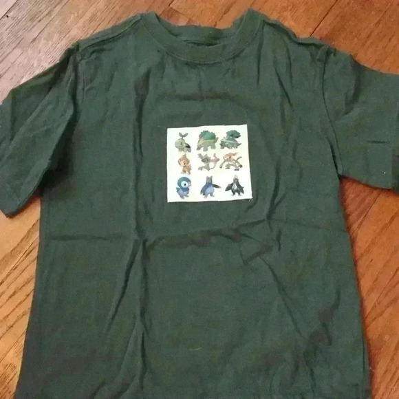 ⭐️New! Pokémon T-shirt - Picture 2 of 3